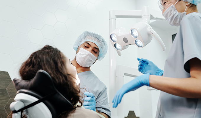 Équipe de planification de traitement orthodontique expérimentée
